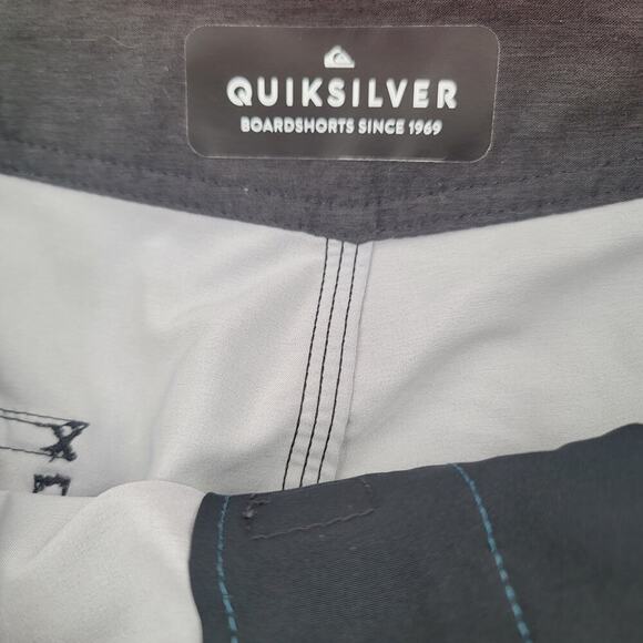 Quiksilver Men's Swim Boardshorts Size 30 - Picture 3 of 5